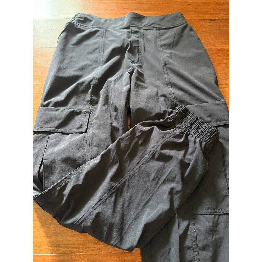 Athleta Chelsea Cargo Pant Size 4 Black Lightweight Minimalist Travel Utility - Picture 2 of 10